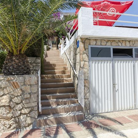 Gdinj Apartments Dinko מראה חיצוני תמונה