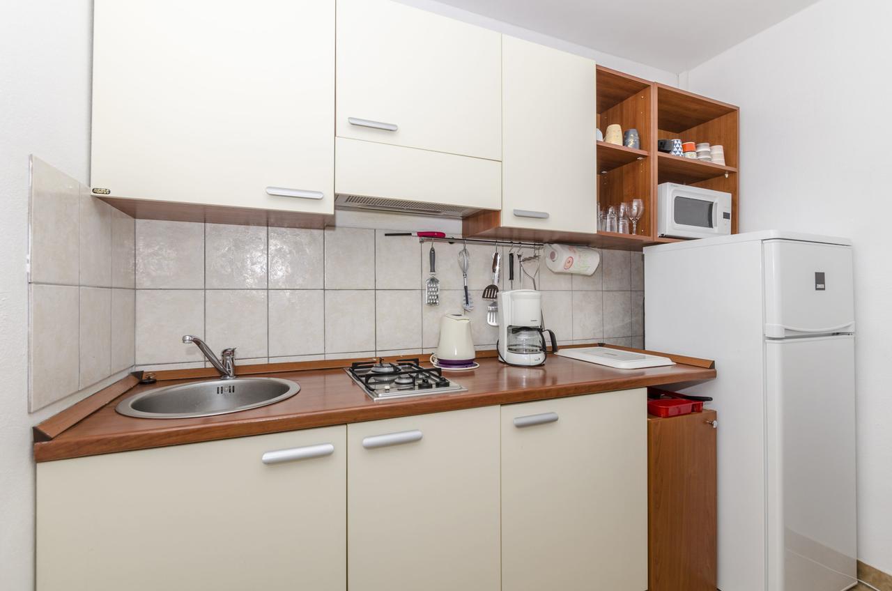 Gdinj Apartments Dinko מראה חיצוני תמונה