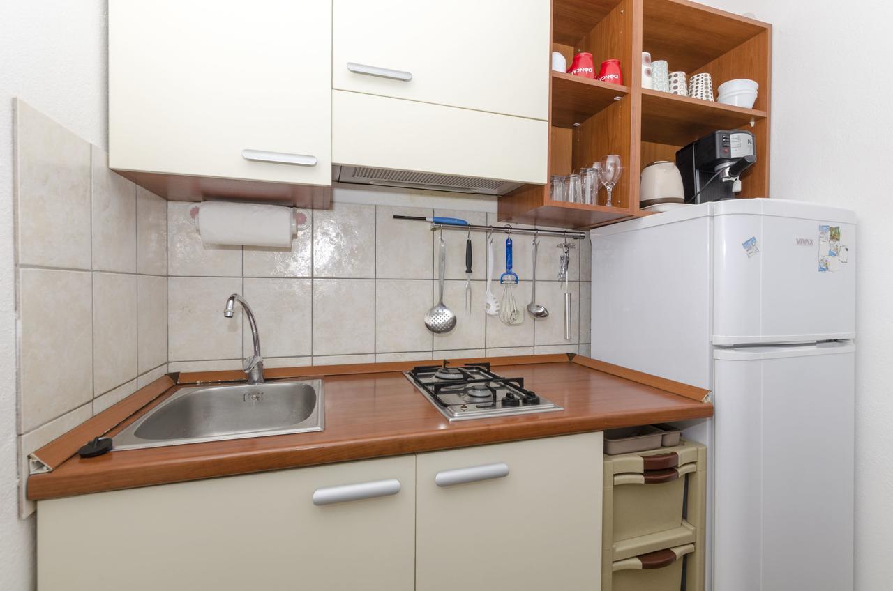 Gdinj Apartments Dinko מראה חיצוני תמונה