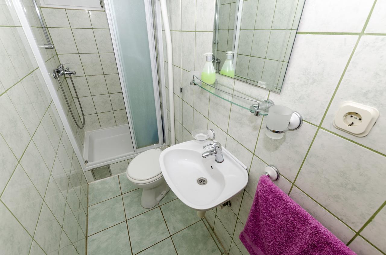 Gdinj Apartments Dinko מראה חיצוני תמונה
