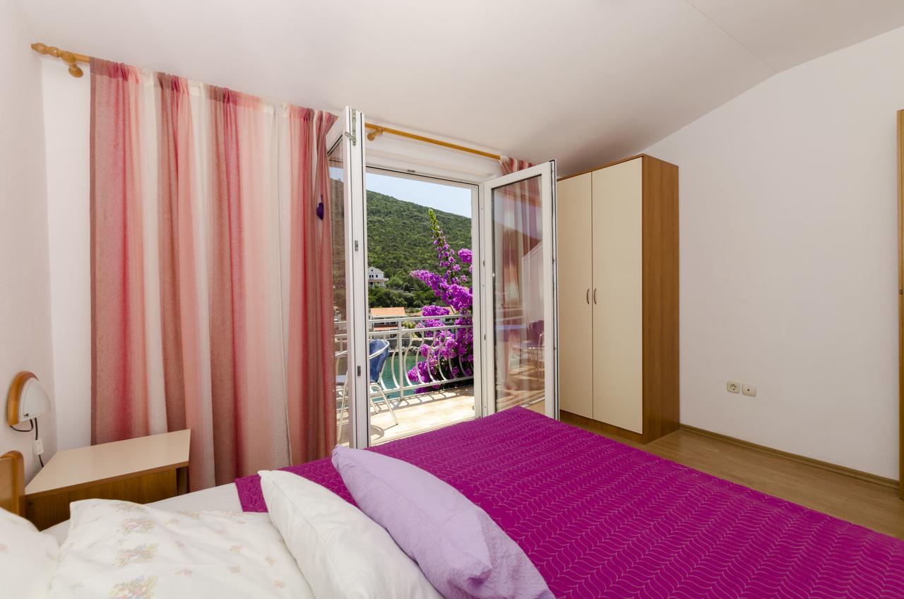 Gdinj Apartments Dinko מראה חיצוני תמונה