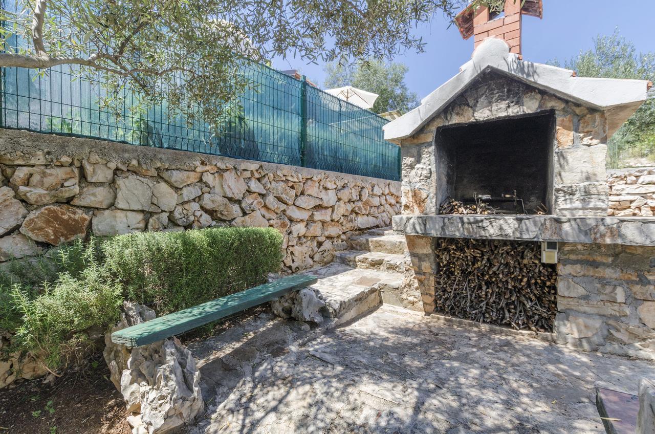 Gdinj Apartments Dinko מראה חיצוני תמונה