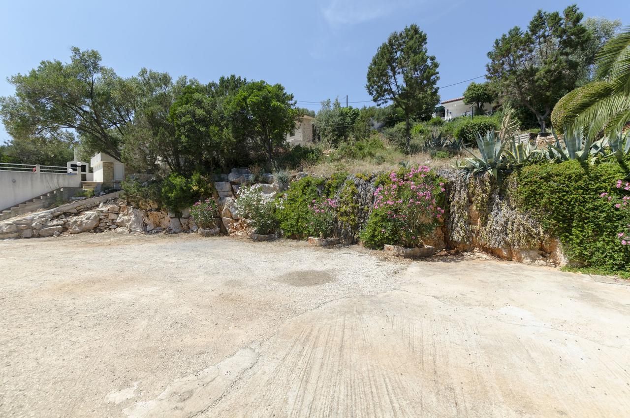 Gdinj Apartments Dinko מראה חיצוני תמונה