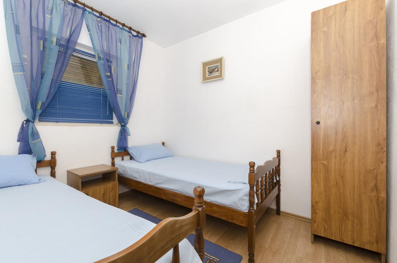 Gdinj Apartments Dinko מראה חיצוני תמונה