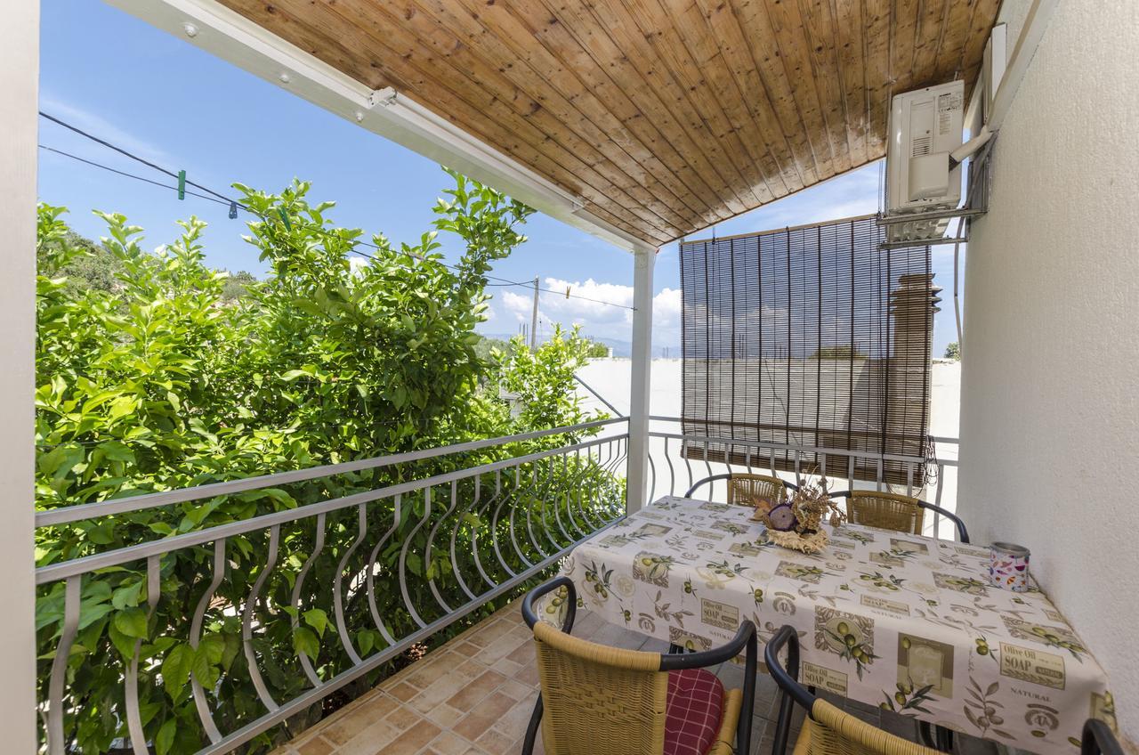 Gdinj Apartments Dinko מראה חיצוני תמונה