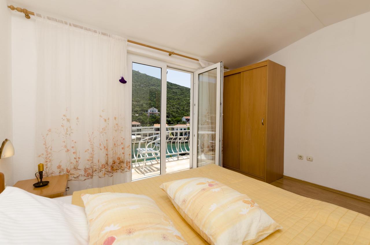 Gdinj Apartments Dinko מראה חיצוני תמונה
