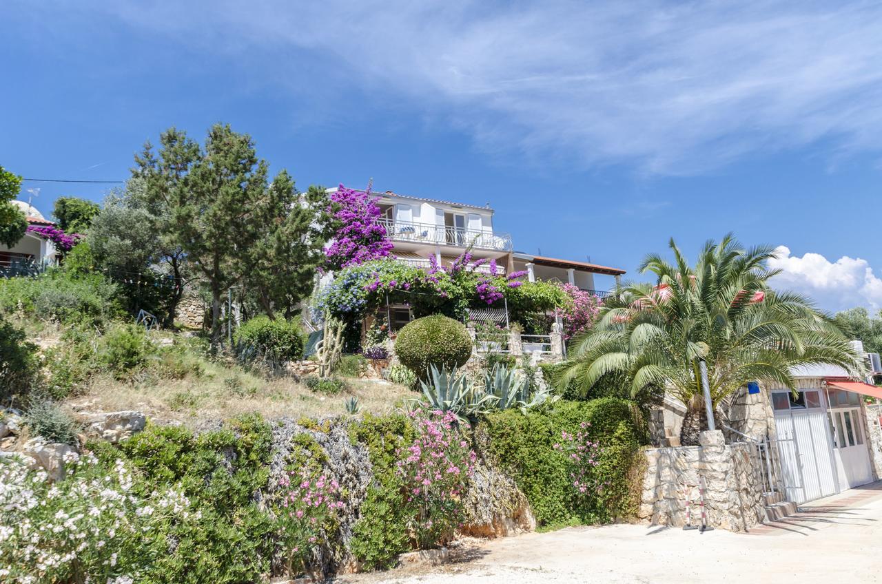 Gdinj Apartments Dinko מראה חיצוני תמונה